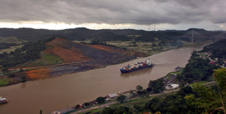 Illustration for article titled Blowing Up the Panama Canal